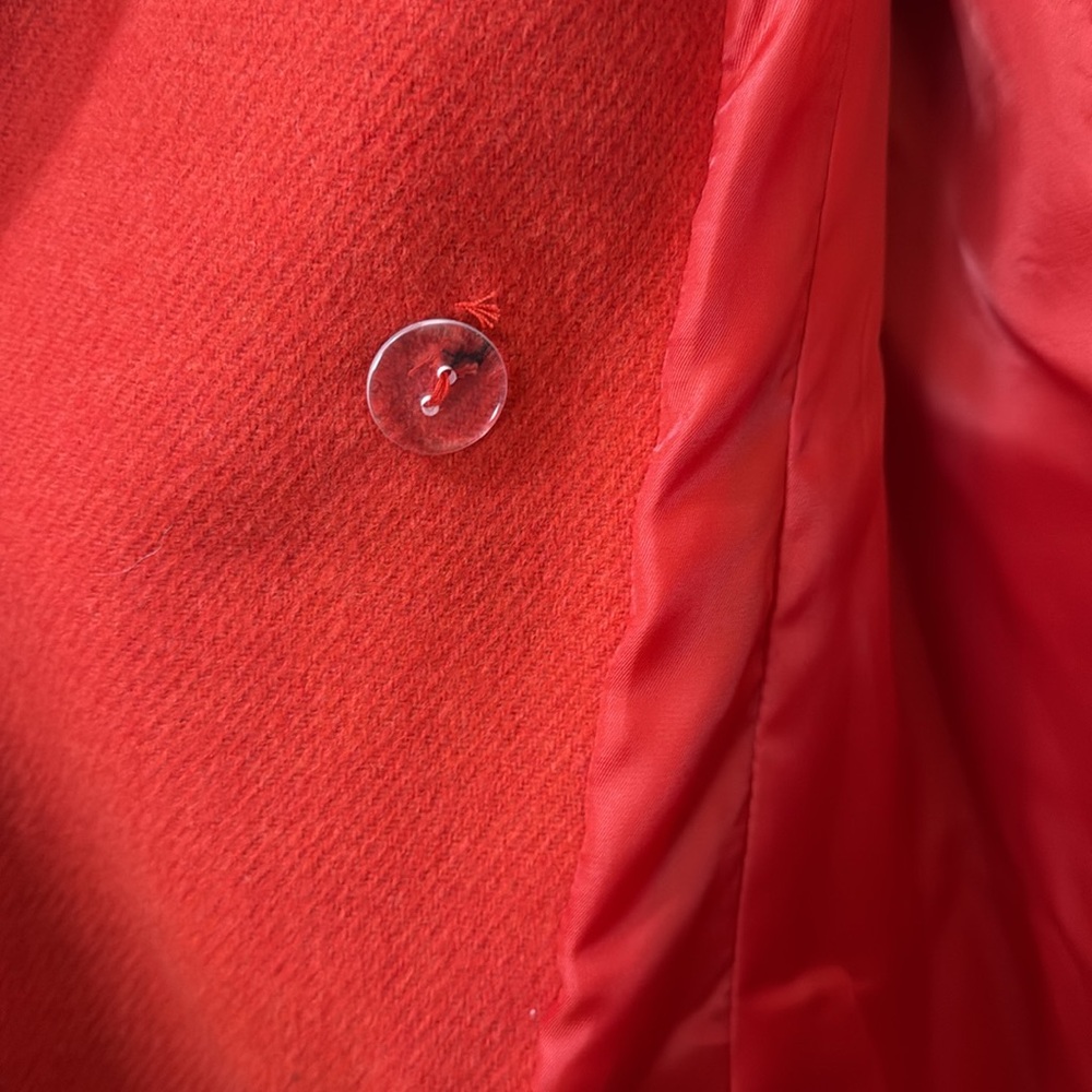 Shoulder Hourglass Coat - Picture 7 of 7